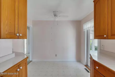 327 Sullivan Rd, Schenectady, NY 12304 photo 12