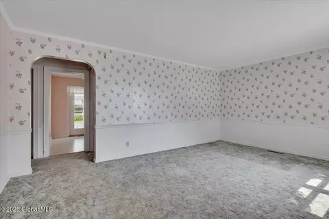 327 Sullivan Rd, Schenectady, NY 12304 photo 7