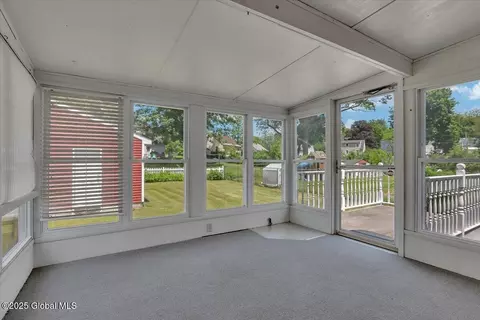 327 Sullivan Rd, Schenectady, NY 12304 photo 13