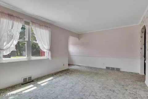 327 Sullivan Rd, Schenectady, NY 12304 photo 9