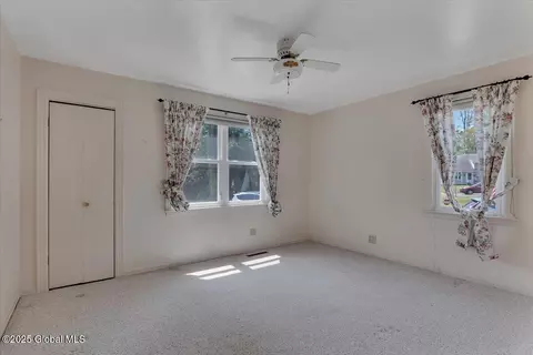 327 Sullivan Rd, Schenectady, NY 12304 photo 17