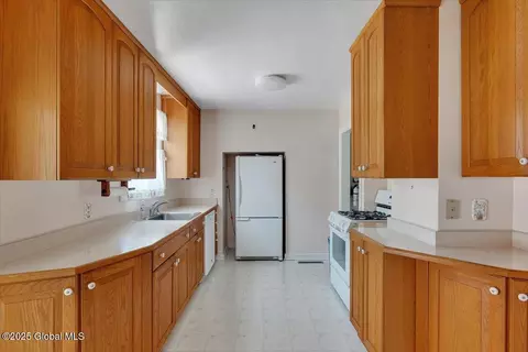 327 Sullivan Rd, Schenectady, NY 12304 photo 11