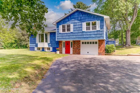 1707 Richwood Dr, Castleton On Hudson, NY 12033