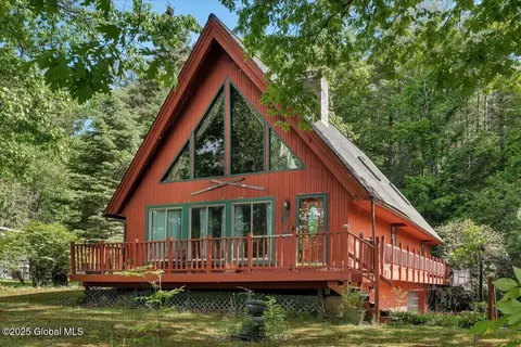 34 Glen Royal Dr, Averill Park, NY 12018