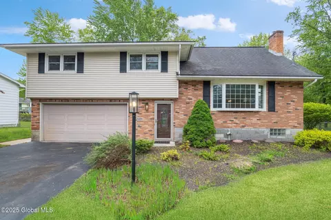 372 Masullo Pkwy, Schenectady, NY 12306