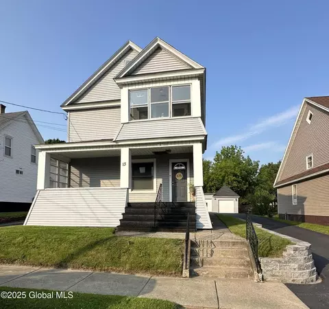 13 Hawk St, Amsterdam, NY 12010