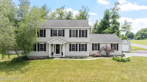 2 Kimberly Cir, Troy, NY 12180