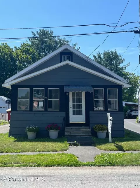 618 Poutre Ave, Rotterdam, NY 12306