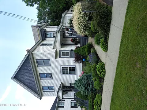 105 Bay St, Glens Falls, NY 12801