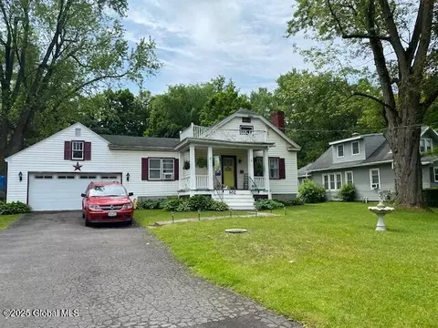 902 Hoosick Rd, Troy, NY 12180