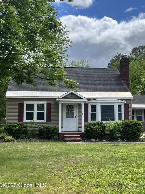 6 Pine Rd, Moreau, NY 12803