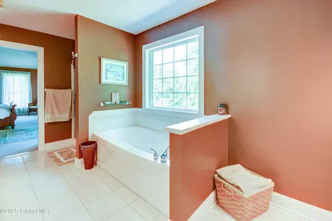 Bath - 33 Joyous Ln, Glenville, NY 12302 photo 3 of 9