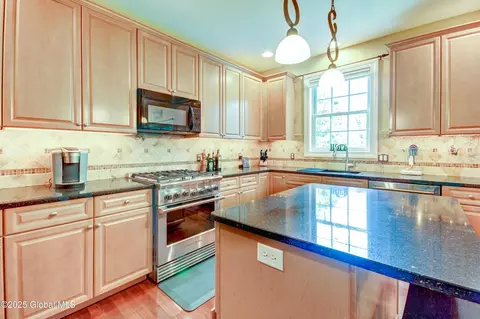 Kitchen - 33 Joyous Ln, Glenville, NY 12302 photo 2 of 5