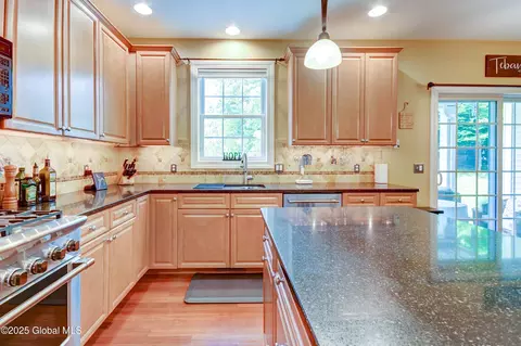 Kitchen - 33 Joyous Ln, Glenville, NY 12302 photo 3 of 5
