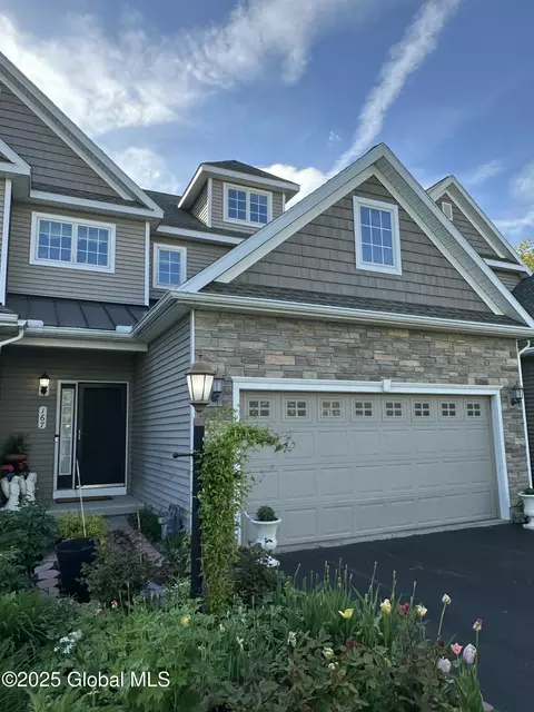 167 Fieldstone Dr, Schenectady, NY 12304