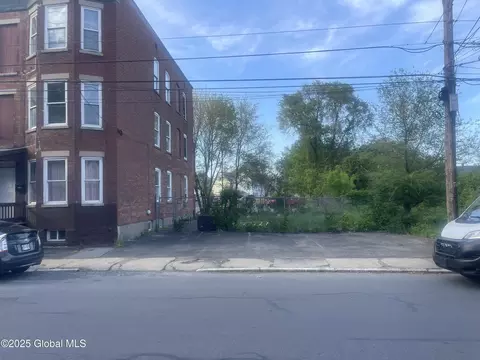 Exterior - 869 Strong St, Schenectady, NY 12307 photo 2 of 5