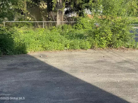 Exterior - 869 Strong St, Schenectady, NY 12307 photo 3 of 5