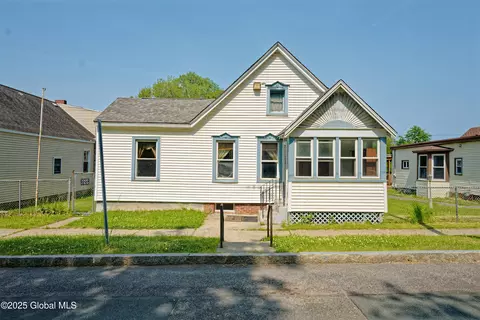 637 7th Ave, Troy, NY 12182