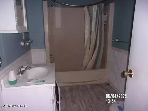 Bath - 428 Bartman Rd, Bakers Mills, NY 12811 photo 1 of 3