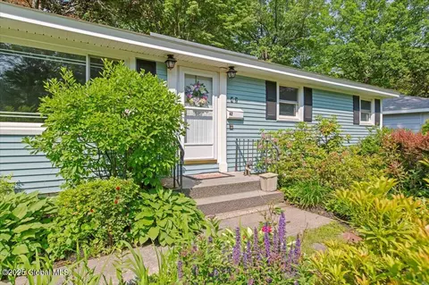 42 Brockley Dr, Delmar, NY 12054