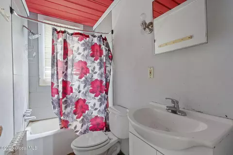 Bath - 740 Eastern Ave, Schenectady, NY 12308 photo 1 of 1