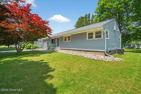 6 Crooked St, Charlton, NY 12019