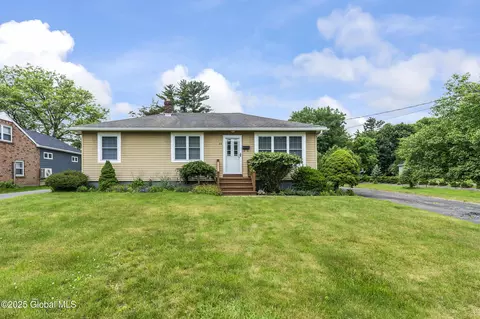 24 North St, Delmar, NY 12054
