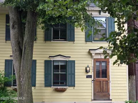 304 Green St, Schenectady, NY 12305