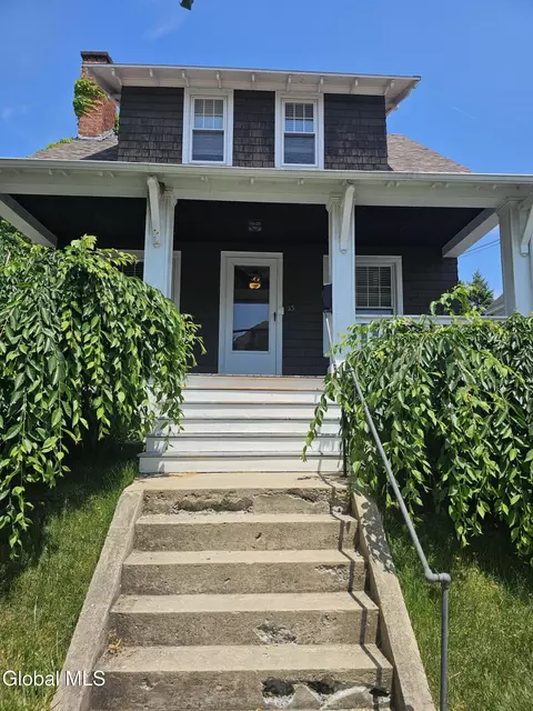 35 Mcclellan Ave, Amsterdam, NY 12010