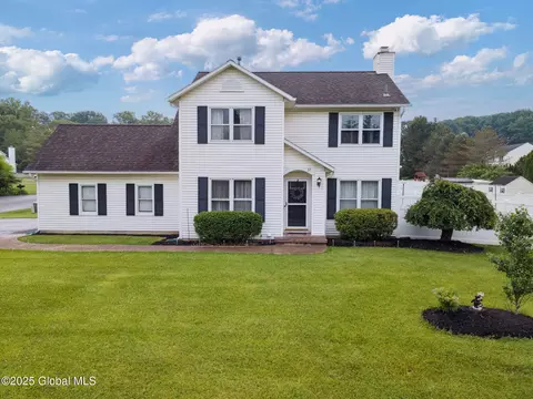 37 Doorstone Dr, Latham, NY 12110
