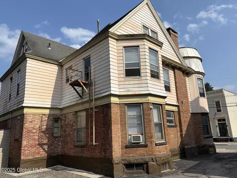 219 Green St, Schenectady, NY 12305