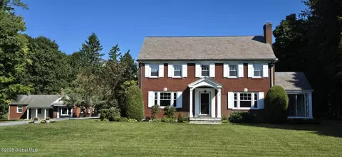 10 Richmond Ave, Hoosick Falls, NY 12090