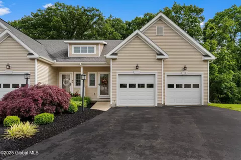 19 Jordan Point Dr, Troy, NY 12180