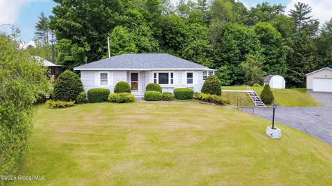157 Lakeside Dr, Mayfield, NY 12117