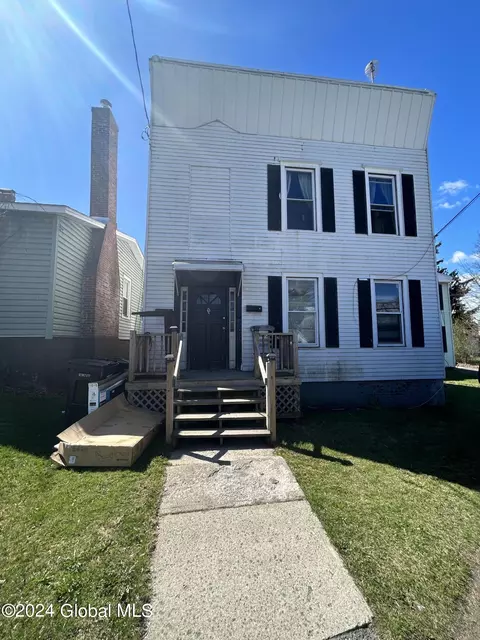 10 Northern Dr, Troy, NY 12182