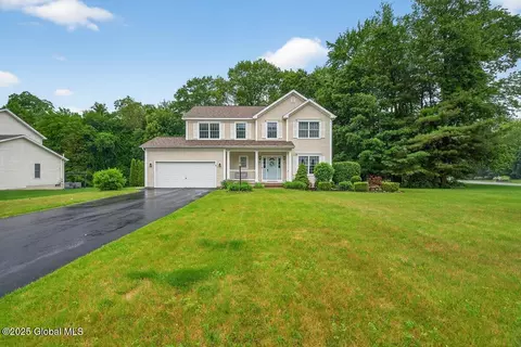 2 Patriot Cir, Clifton Park, NY 12065