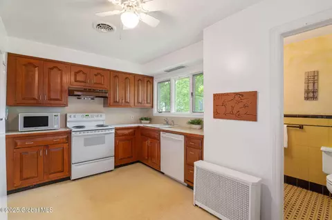 27 Groesbeck Pl, Delmar, NY 12054 photo 8