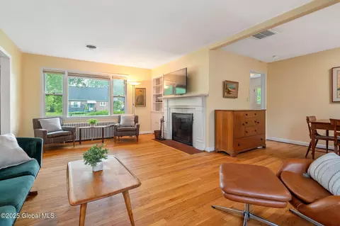 27 Groesbeck Pl, Delmar, NY 12054 photo 4