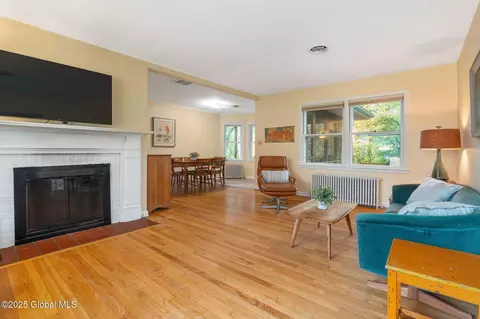 27 Groesbeck Pl, Delmar, NY 12054 photo 3