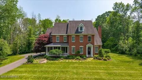 10 Stable Ln, Saratoga Springs, NY 12866