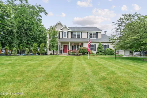 41 Harlau Dr, Schenectady, NY 12302