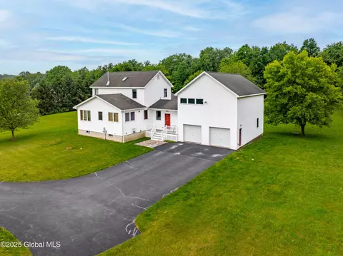 337 Weatherwax Rd, Averill Park, NY 12018