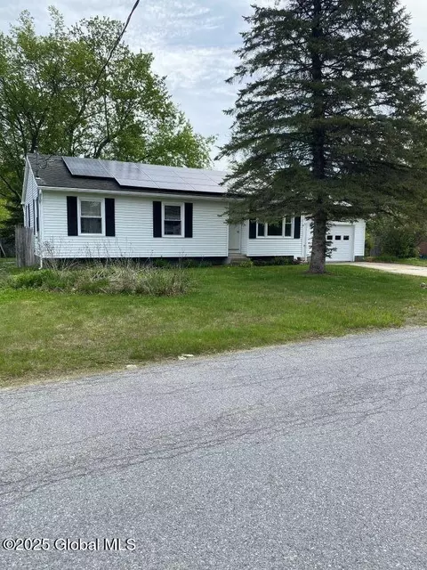 9 Henry St, Warrensburg, NY 12885