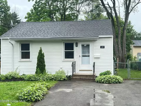 24 Canton St, Schenectady, NY 12304 photo 1