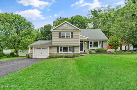 8 Robinia Dr, Loudonville, NY 12211