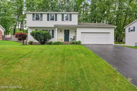 52 Wagon Wheel Trl, Saratoga Springs, NY 12866