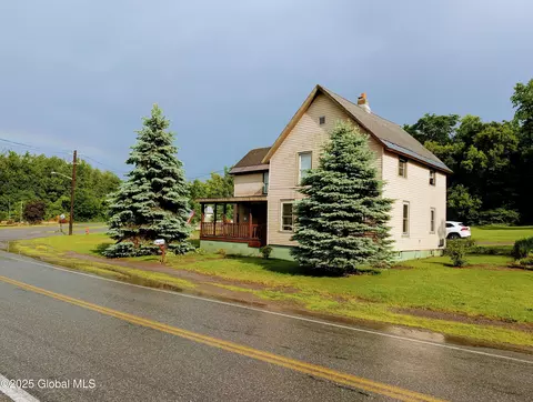 212 Montcalm St, Ticonderoga, NY 12883