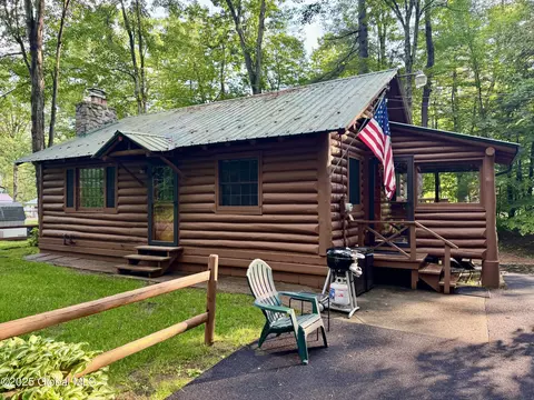 15 Corinth Pl, Hadley, NY 12835
