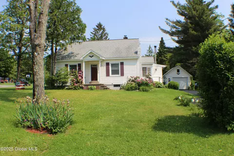 296 Church Rd, Glenville, NY 12302
