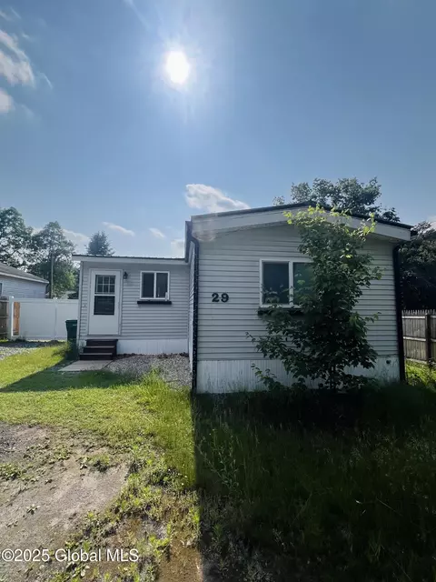 29 Howard St, Queensbury, NY 12804